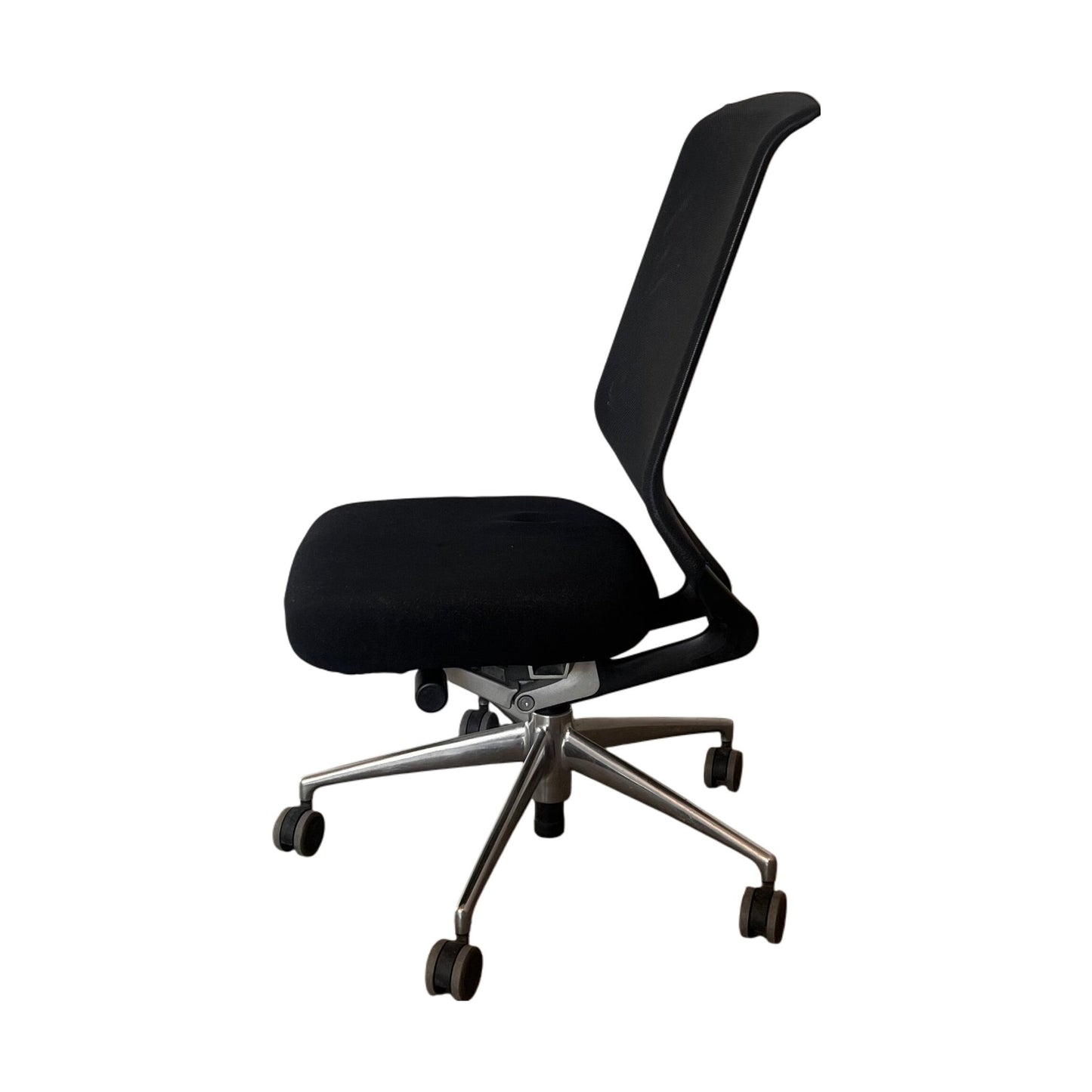 Meda kontorstol fra Vitra, svart mesh