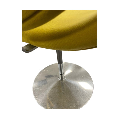 Little Tulip møteromsstol fra Artifort, gul
