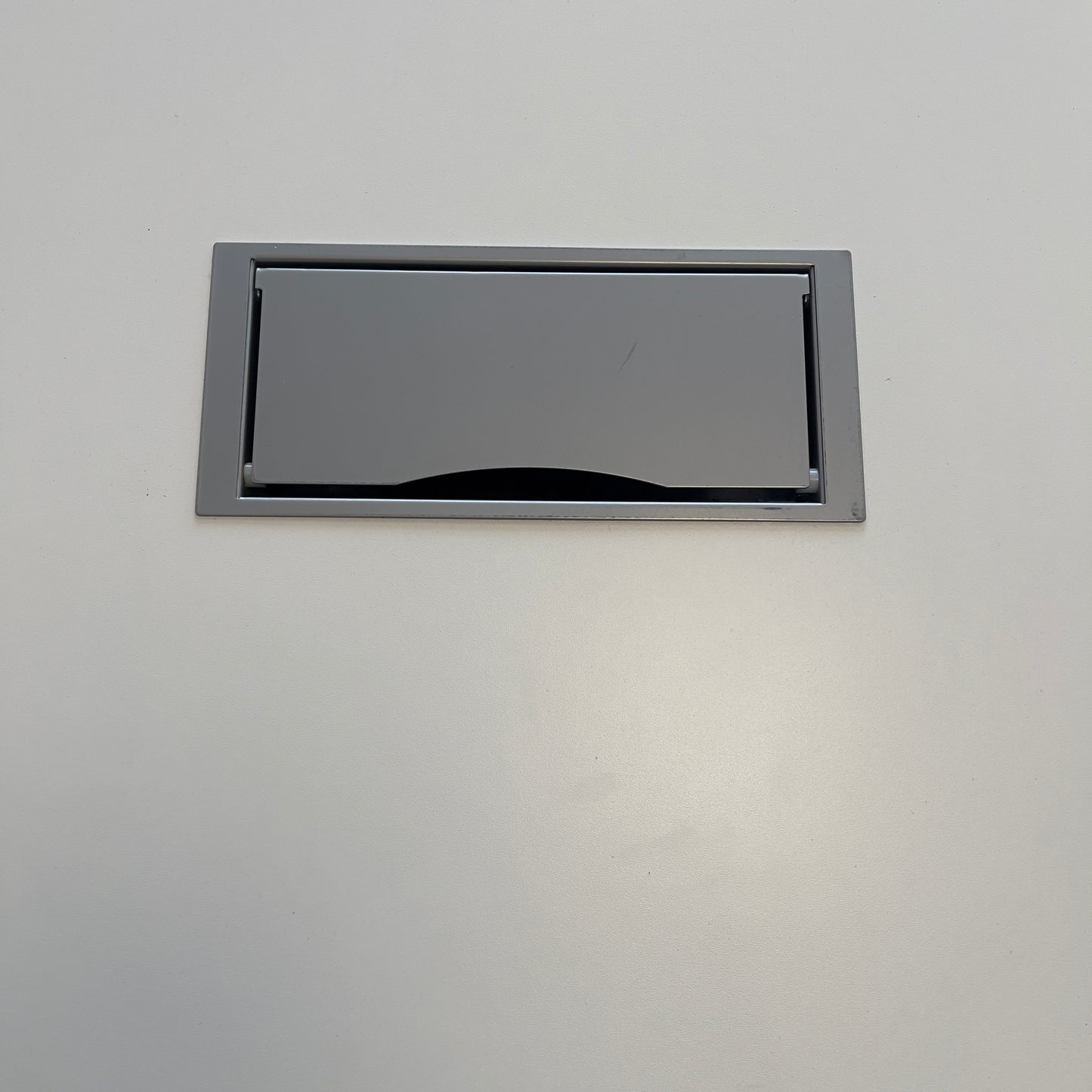 Justerbart møtebord 180x80