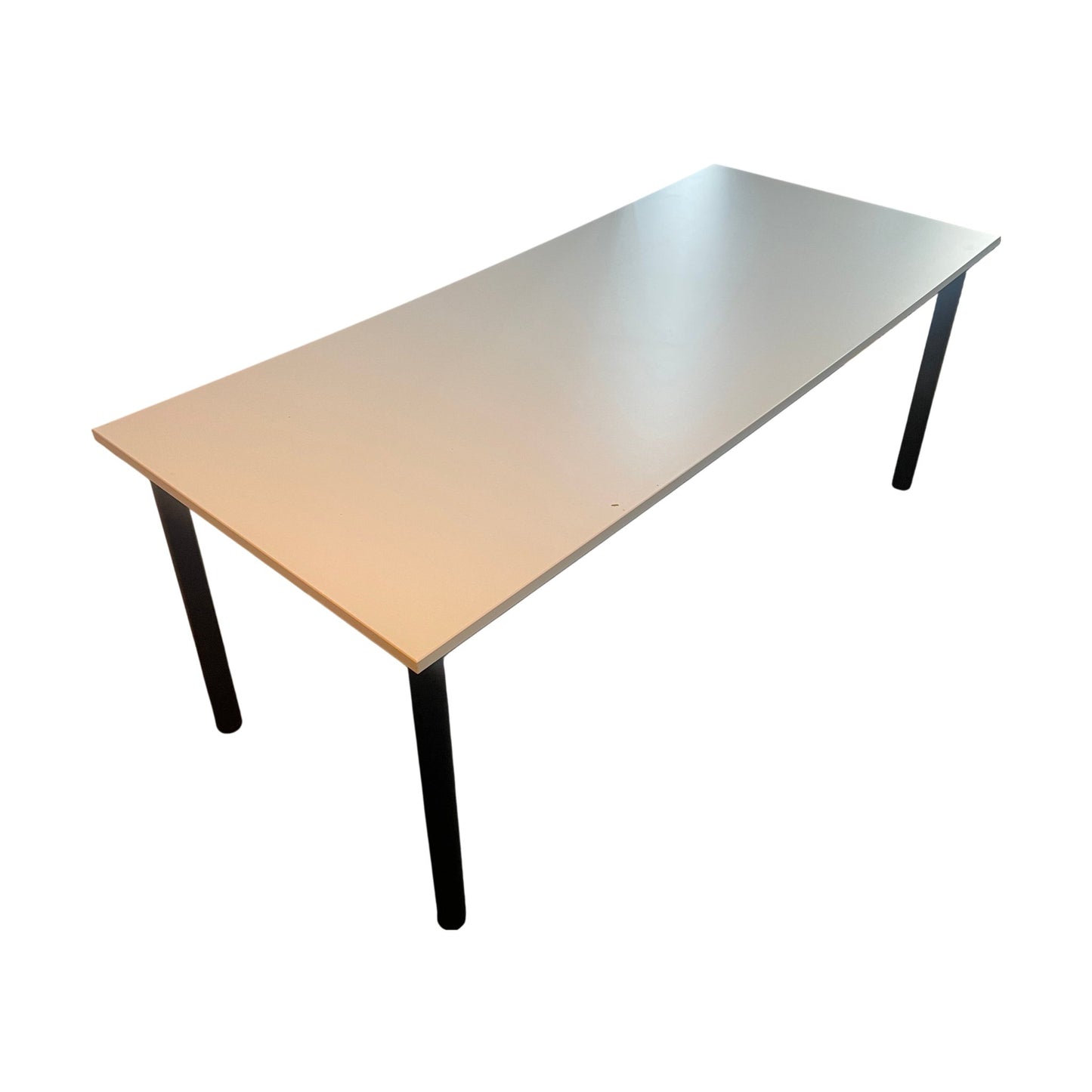 Skrivebord i hvit m/ sorte ben, 180cm