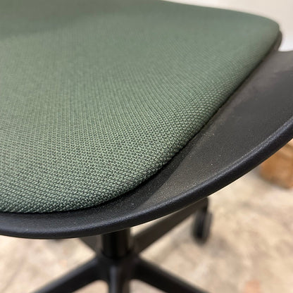 Falk møteromsstol fra HOUE, hev/senk funksjon