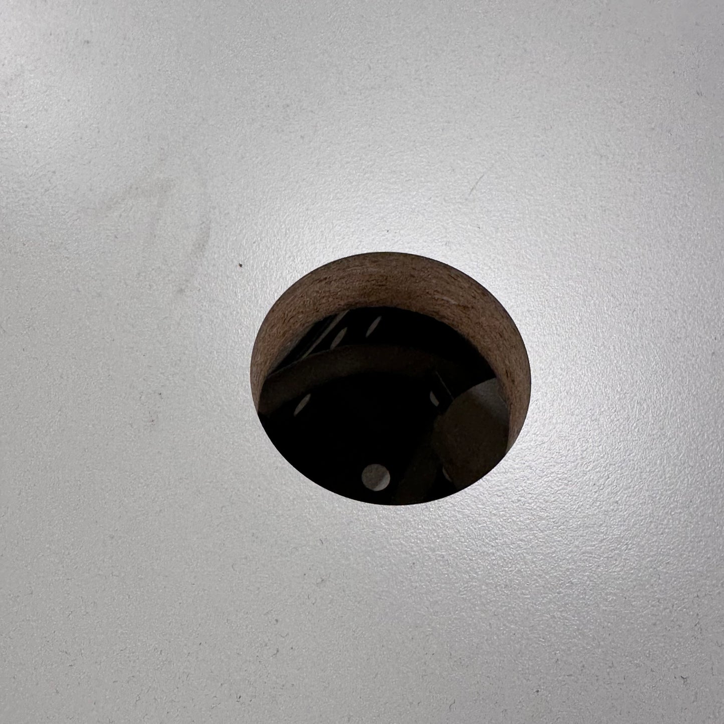 Elektrisk hev/senk skrivebord 140x80 cm, hvit laminat