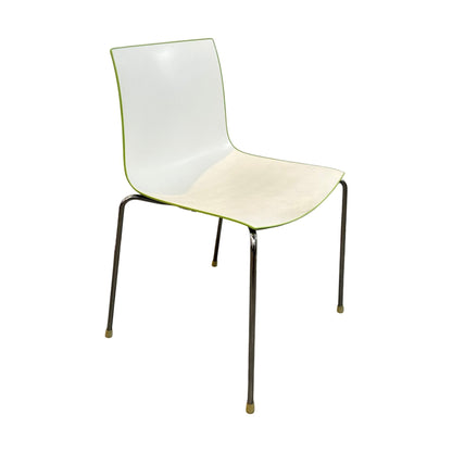 Catifa 46 møteromsstol fra Arper, grønn ramme