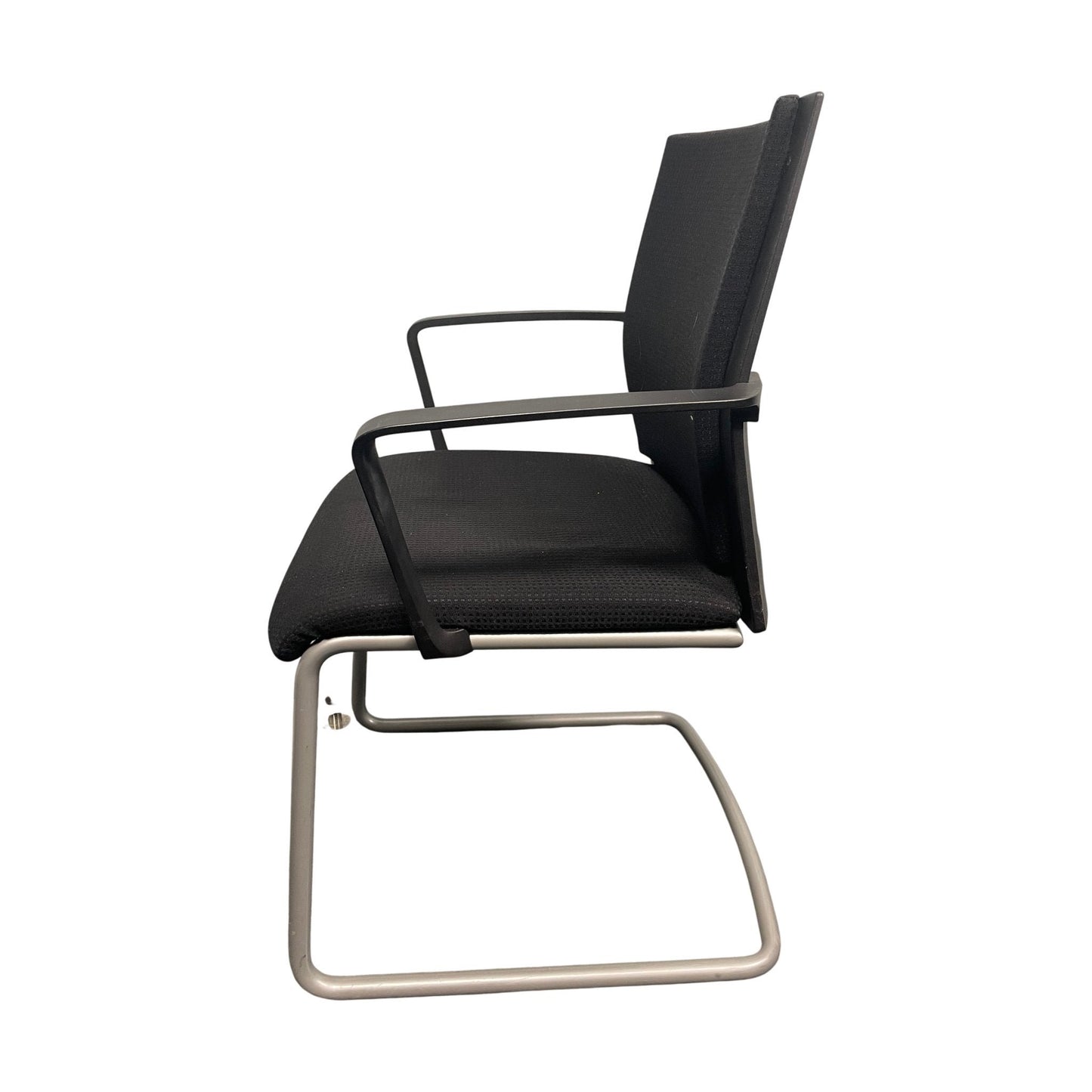 Sarb konferansestol fra Steelcase, svart stoff, med armlener
