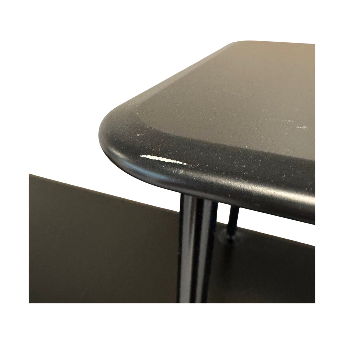 Helsort og praktisk hyllereol