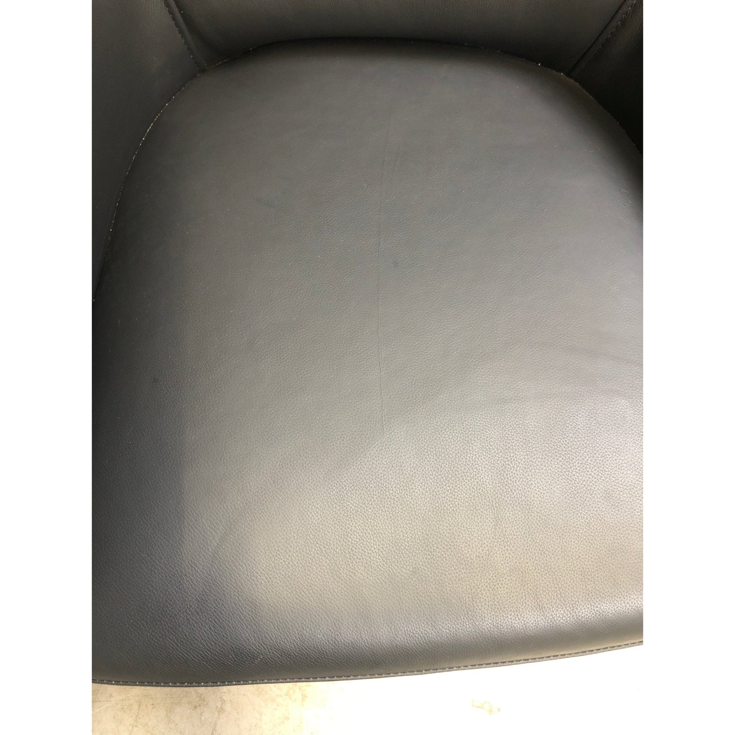 Struts Lav lenestol fra Torpe Møbelkafikk, svingbar