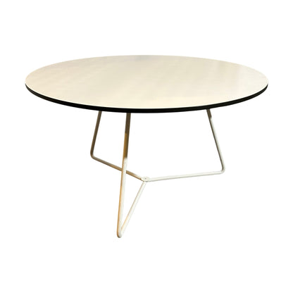 Ypsilon sidebord fra Pedrali, hvit, Ø80 cm, 45 cm høyt