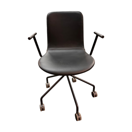 Horreds skinnstol på hjul m/armlener