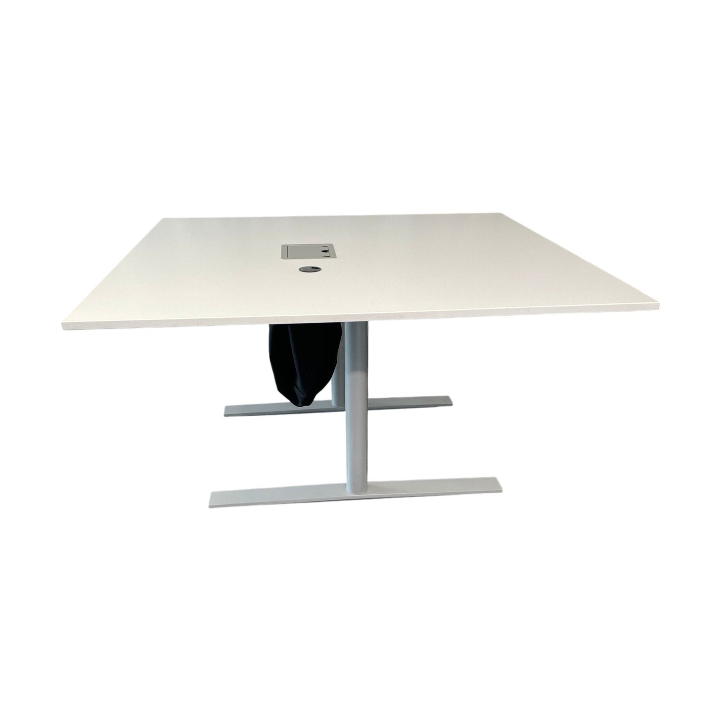 Kinnarps Oberon møtebord, hvit, 140x130 cm