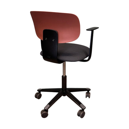 Tion 2140 møteromsstol fra HÅG, svart og rød