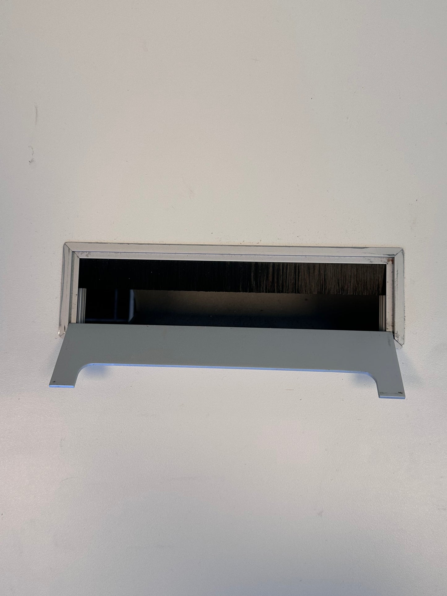 Møtebord i hvit laminat, 210x110 cm