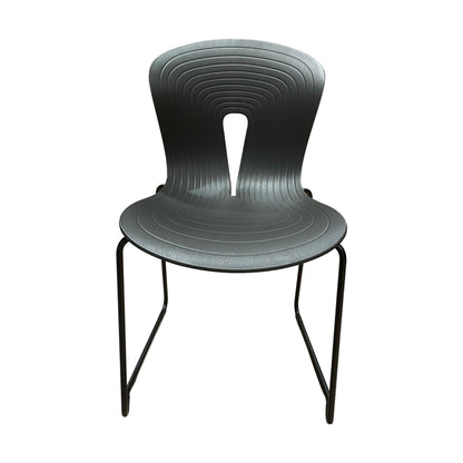 Pond møteromsstol fra Fora Form, stablebar