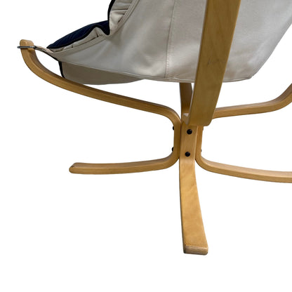 Blå stol fra Vatne Møbler, skinn