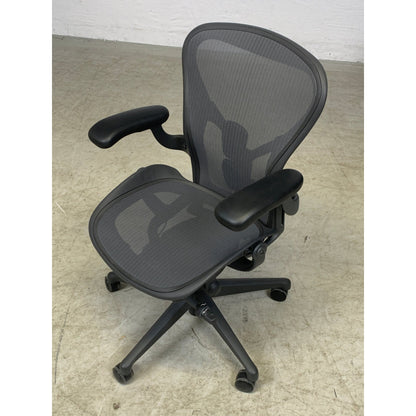 Aeron fra Herman Miller i Graphite, type B