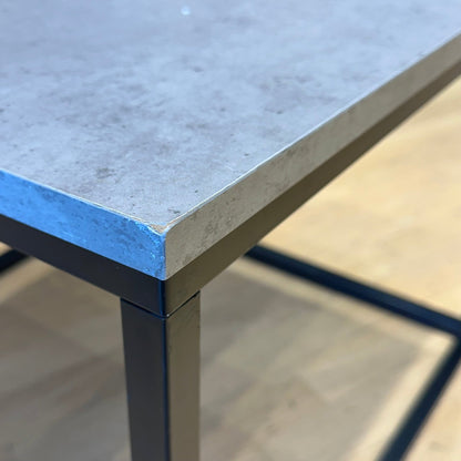 Sidebord fra JYSK, imitert betong, 60x60 cm