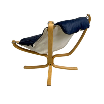 Blå stol fra Vatne Møbler, skinn