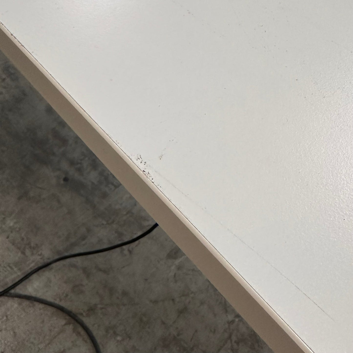 Elektrisk hev/senk skrivebord, hvit laminat, 180x80 cm