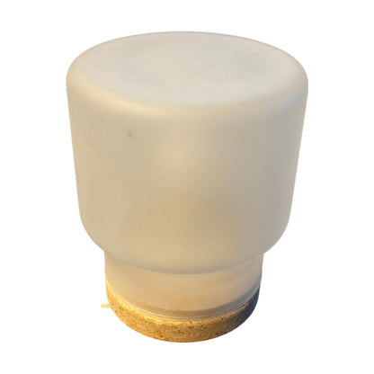 Liten hvit bordlampe