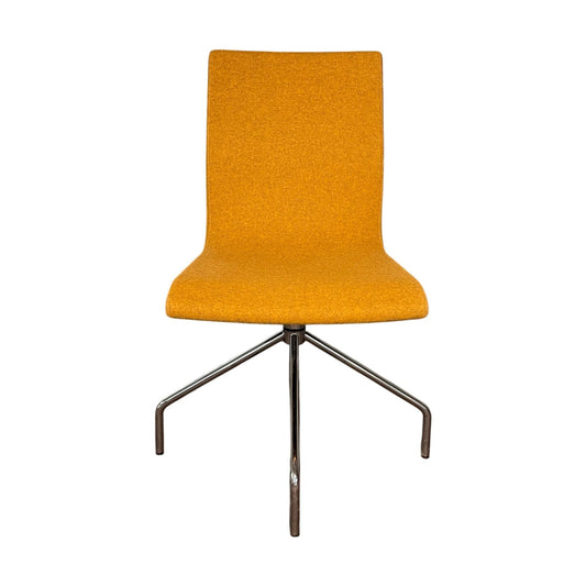 Flex konferansestol fra Skandiform, uten hjul, oransje