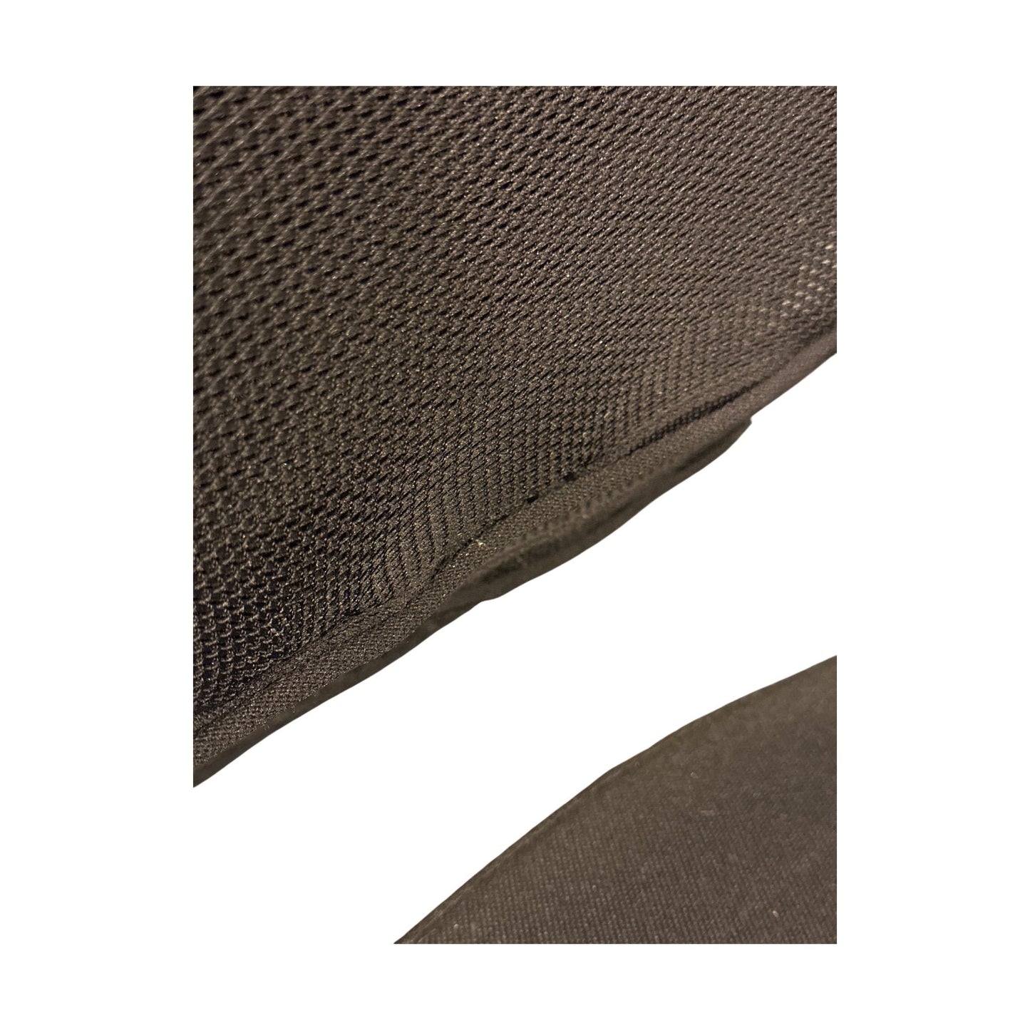 Brunner Fina Soft møteromsstol, svart mesh og krom ben