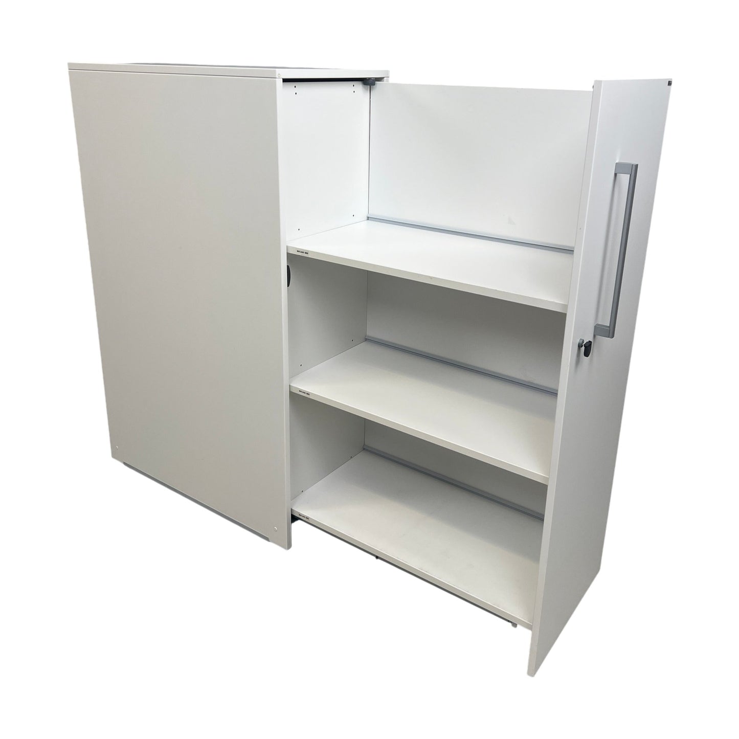 Låsbar tårnskap fra Kinnarps, åpning venstre, hvit