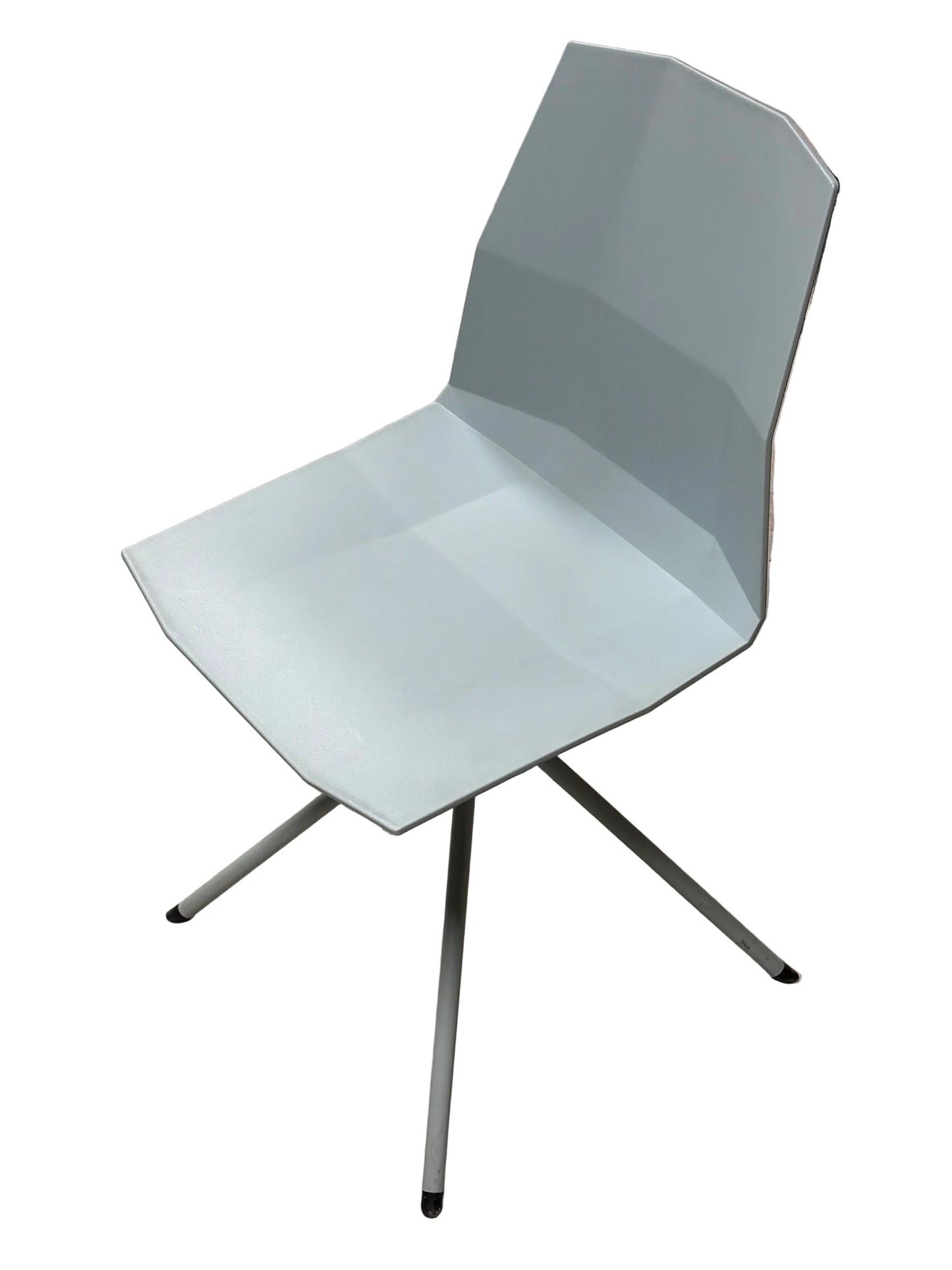 Designstol med unikt firkantet design