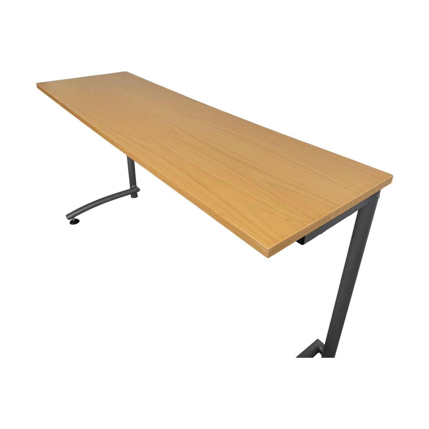 EFG skrivebord, praktisk for fleksible løsninger, 140cm