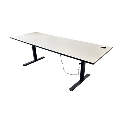 Elektrisk hev/senk skrivebord 220x80 cm, hvit laminat, Edsbyn