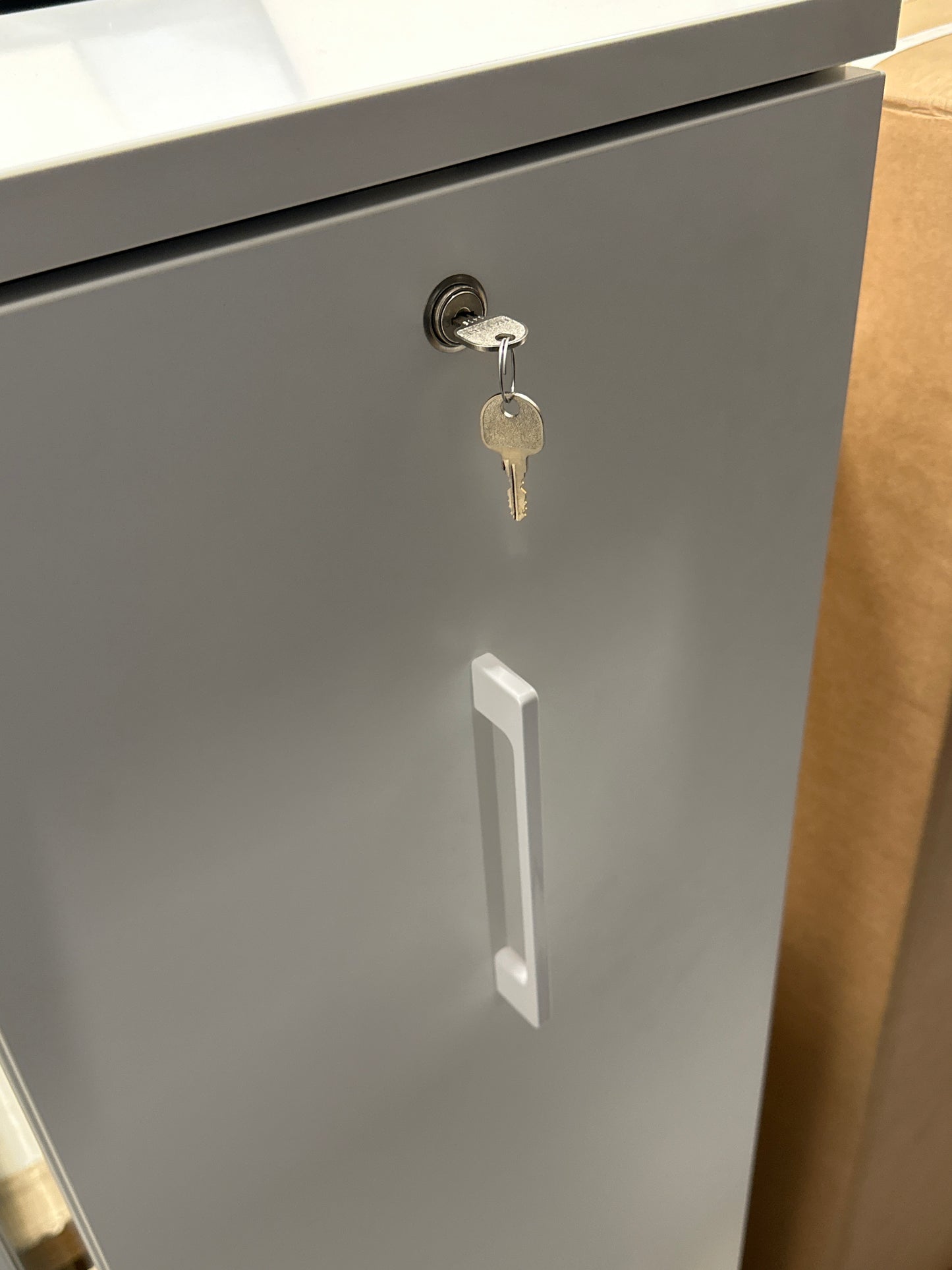 Helt nytt | Sideskap QBUS, låsbart, høyre, håndtak, H125 B40 D80 cm