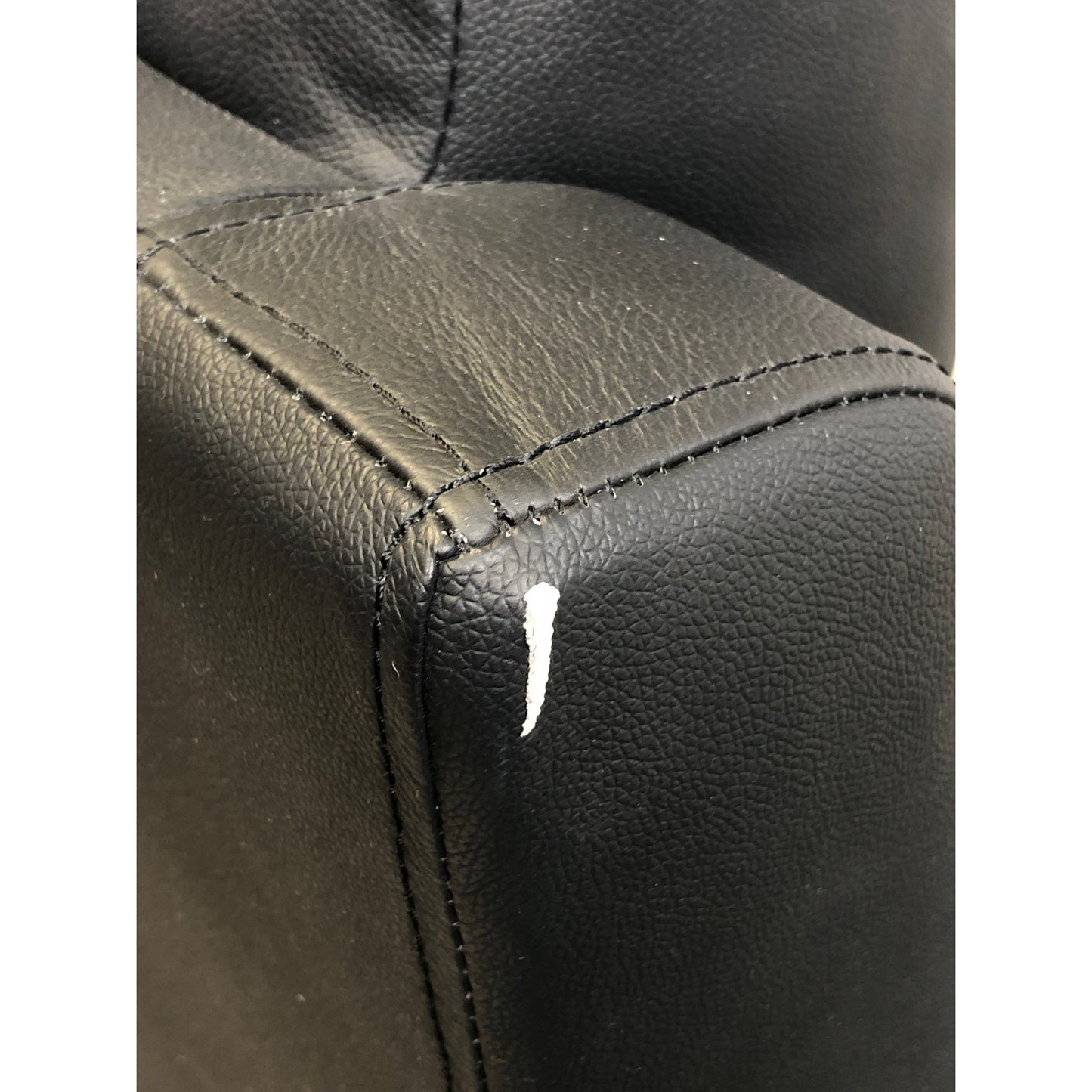 Mayfield 2-seter sofa fra A-Møbler, hud/PVC