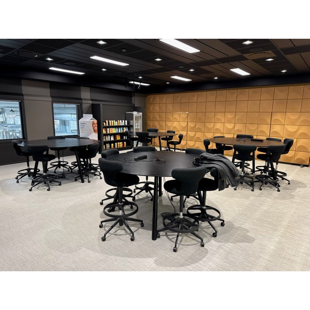 Pivot High Stool fra Vitra, svart