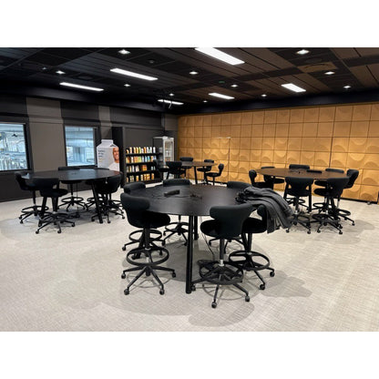 Møtebord fra Materia med el hev/senk, 200Ø i svart