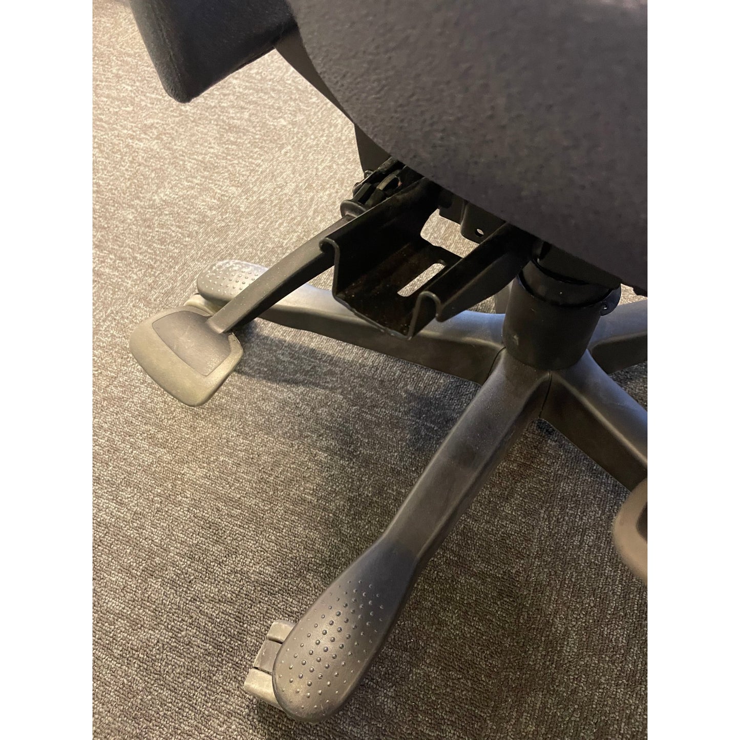 Kontorstol med nakkestøtte fra Kinnarps, Freefloat 6000, grå