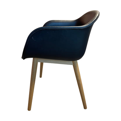 Skinn loungestol med treben, svart