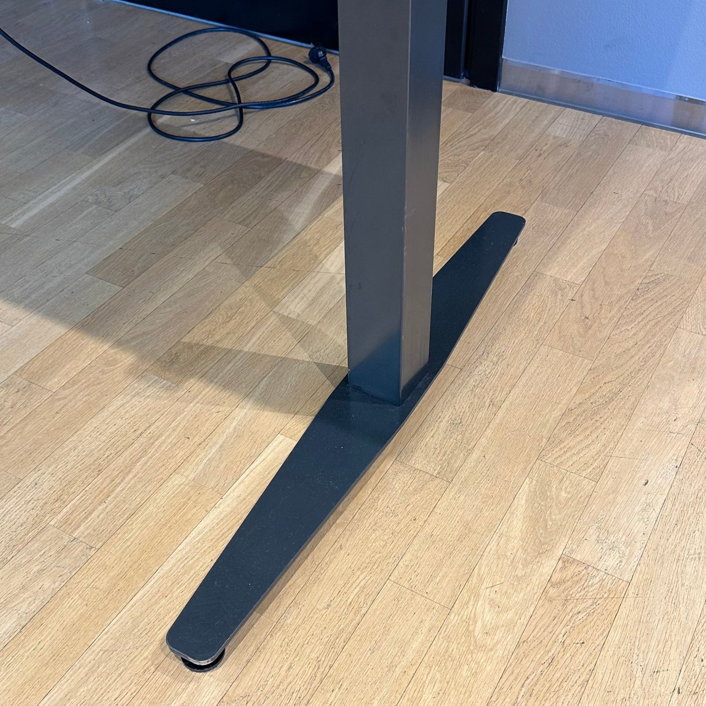 Elektrisk hev/senk skrivebord, hvit laminat, 160x80 cm