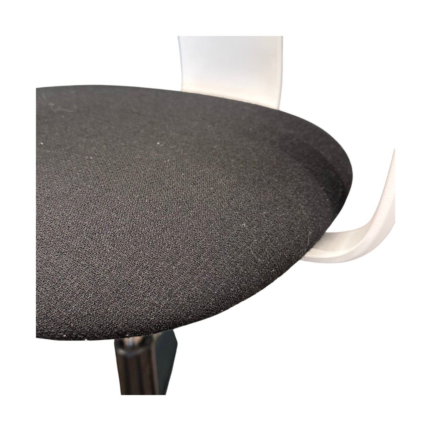 Tion møteromsstol fra HÅG, svart og gul