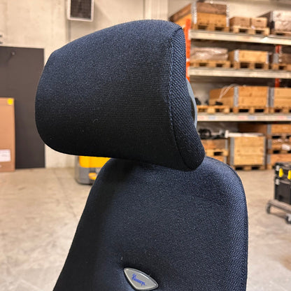 Kontorstol fra Kinnarps m/nakkestøtte, svart