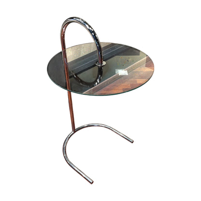 Krom sidebord i glass, luksuriøst design