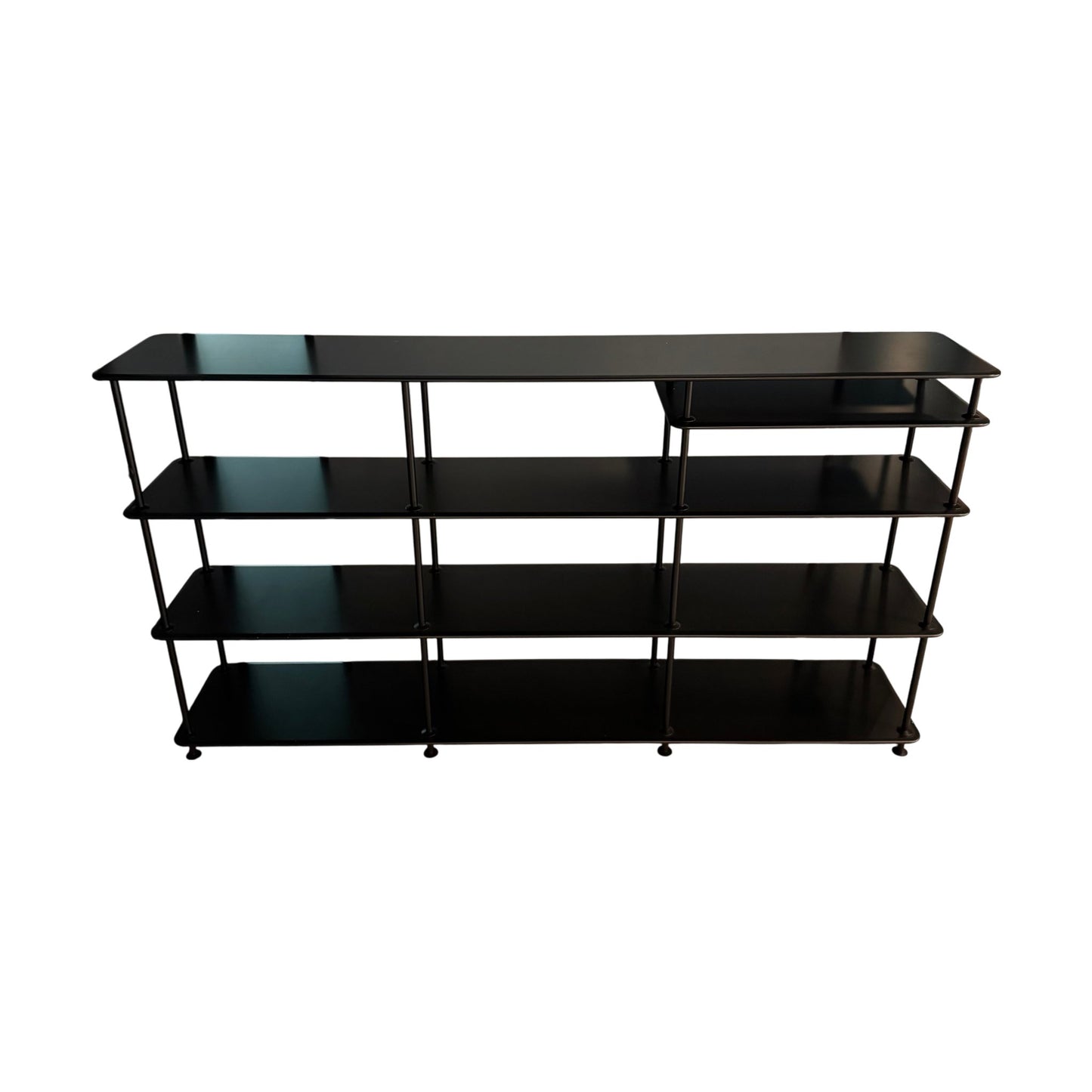 Helsort og praktisk hyllereol