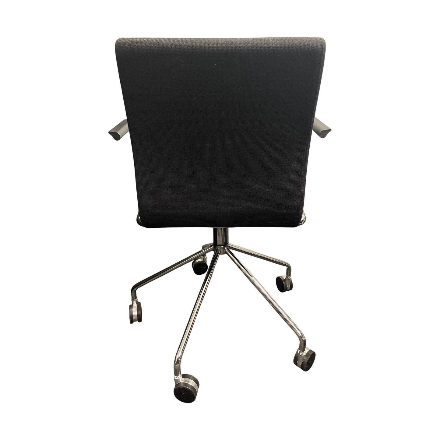 Flex møteromsstol fra Skandiform, svart stoff, med armlener