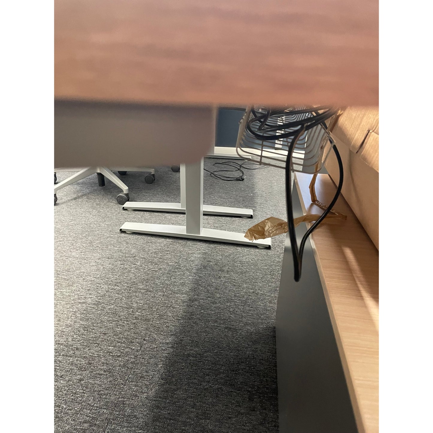 EFG elektrisk hev/senk skrivebord, trefarget, 140x80 cm