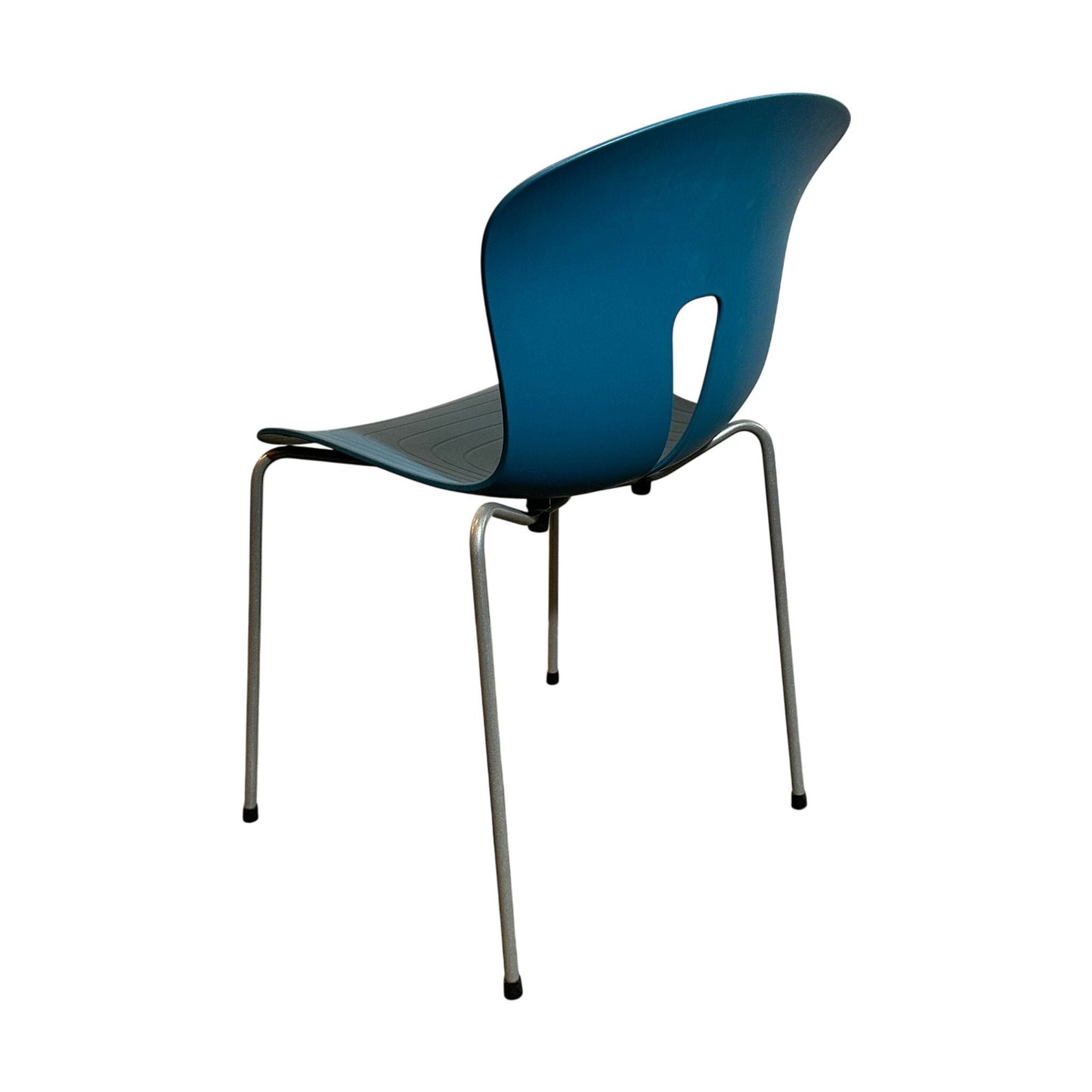 Pond møteromsstol fra Fora Form, mørk blå