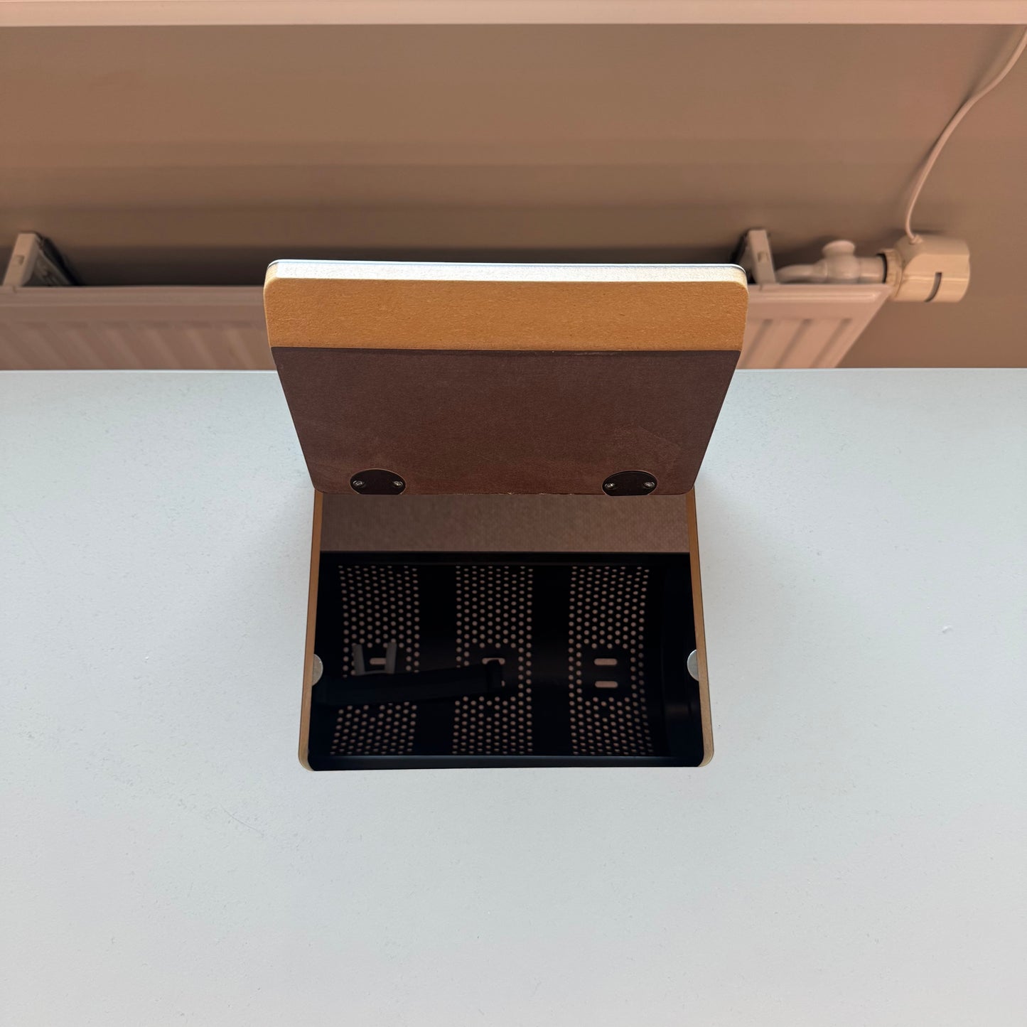 Kinnarps el hev/senk med beige plate - 140x80