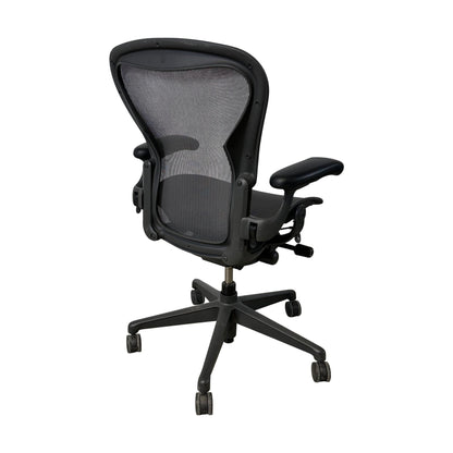 Aeron kontorstol fra Herman Miller, grå