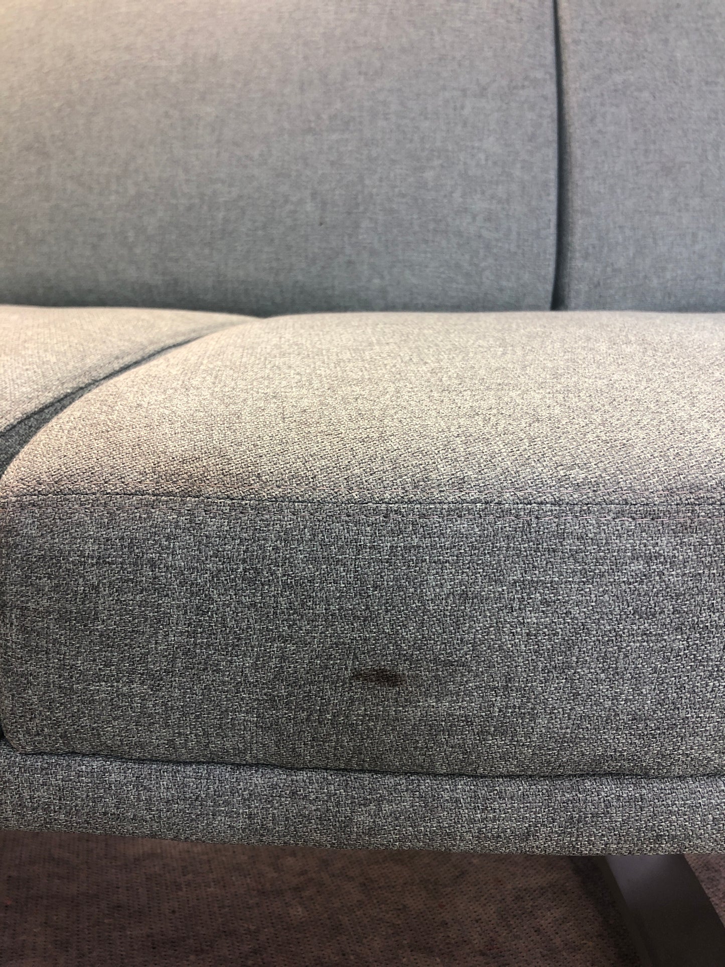 Retro loungesofa i dus grønn, med buet rygg