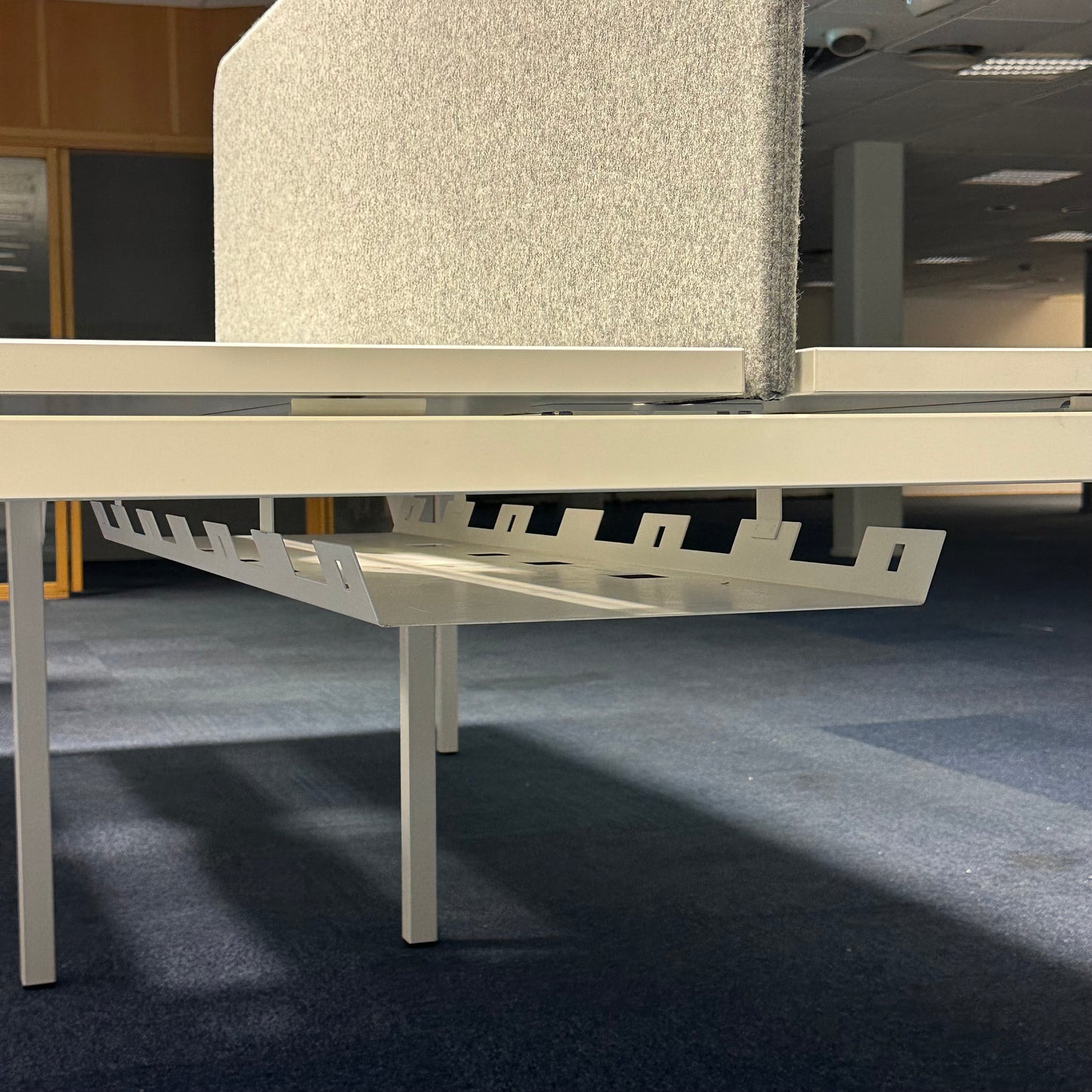 U1 Quadruple Bench arbeidsstasjon fra Narbutas, hvit melamin, 320x164 cm