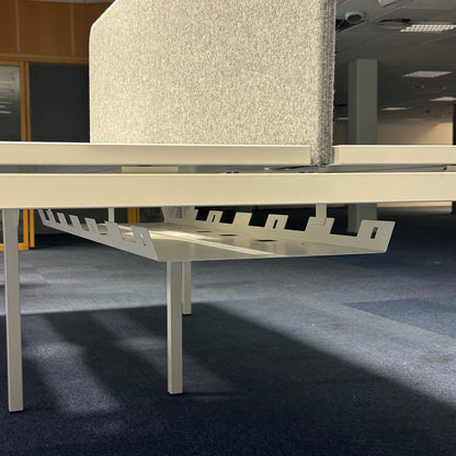 U1 Quadruple Bench arbeidsstasjon fra Narbutas, hvit melamin, 320x164 cm