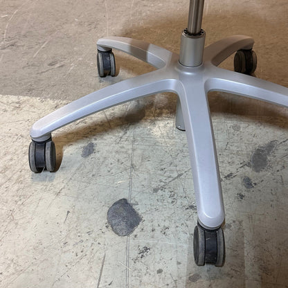 Mereo 220 kontorstol fra RH Logic, sort