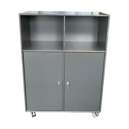 Montana skap, mørk grå, låsbare med hjul