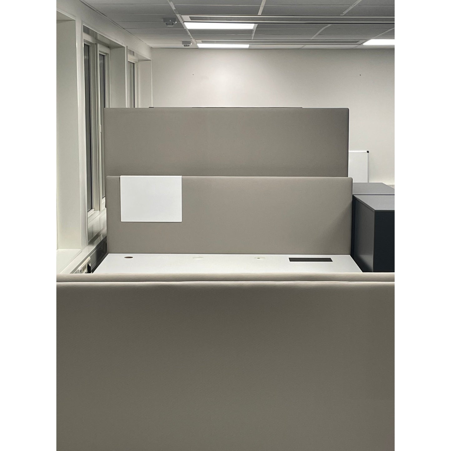 Bordskjerm fra Gotessons, sandfarge, 160x66 cm